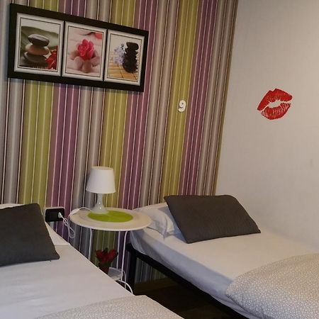 Hostel Lumiere Милано Екстериор снимка